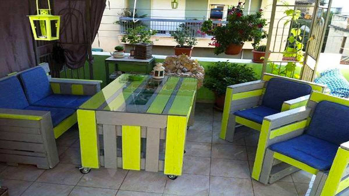 arredamento con pallet colorati