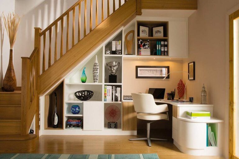 Arredare il sottoscala con mensole e scaffali: ecco le idee funzionali ...