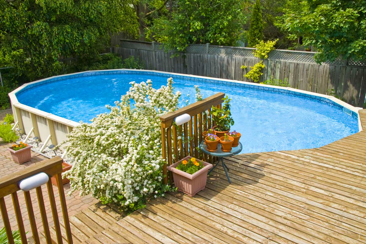 Come costruire un bordo piscina fai da te con i pallet