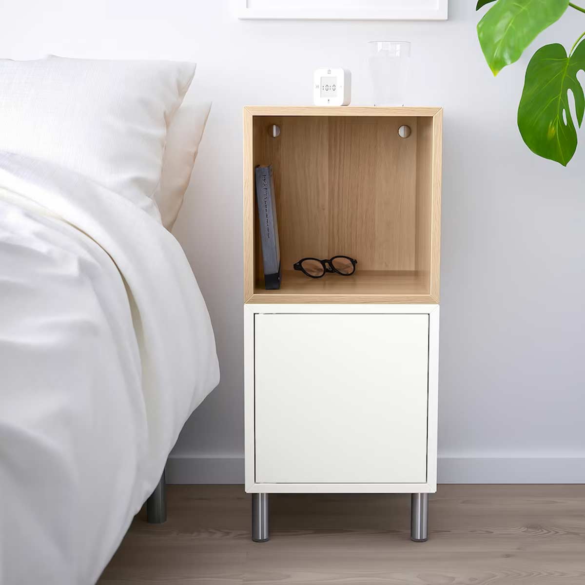 comodini Ikea con cubi legno e bianco