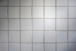Come pulire le fughe delle piastrelle: i migliori trucchi fai da te per delle mattonelle perfette Come pulire le fughe delle piastrelle - i migliori trucchi fai da te