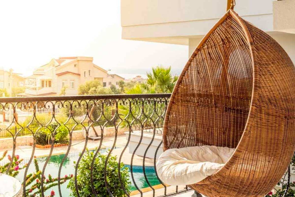 Allestire una zona relax in balcone o in terrazzo.
