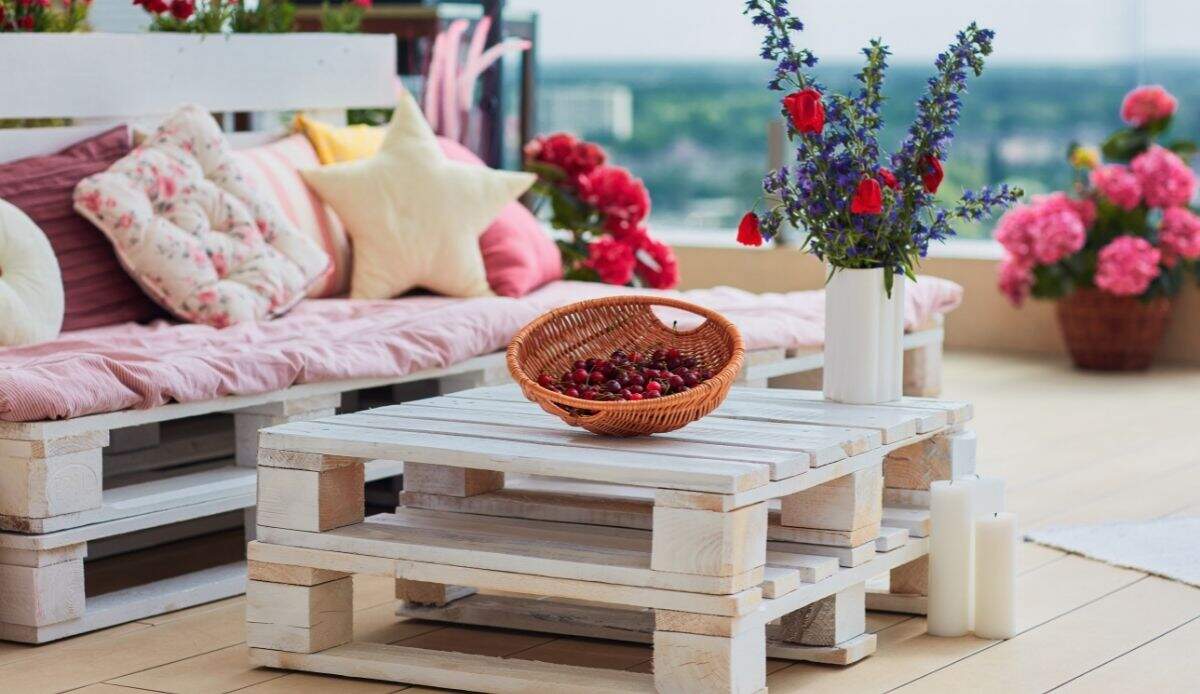 arredare il balcone con i pallet