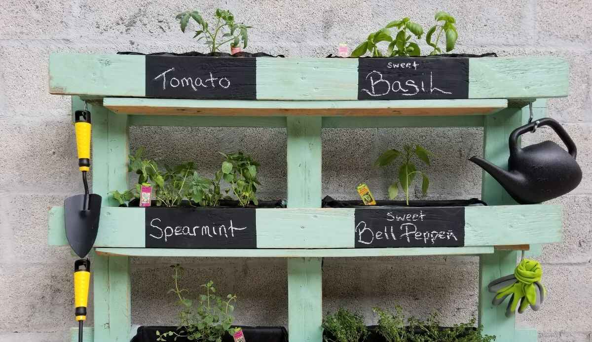 arredare il giardino con i pallet