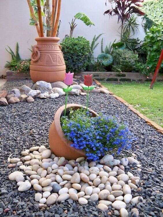 decorare il giardino con le aiuole