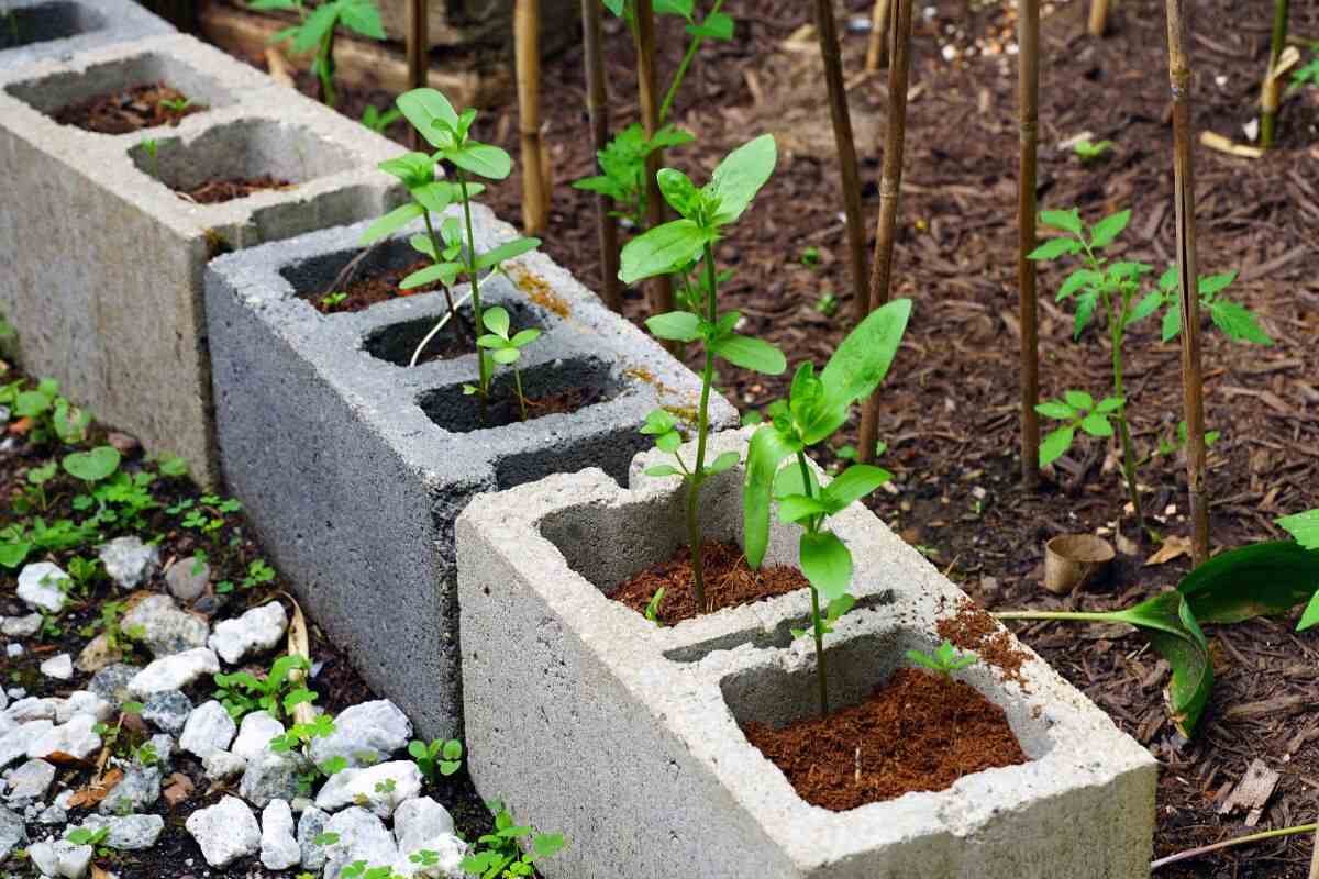 arredare il giardino con i blocchi di cemento