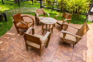 Possedete un giardino con pavimenti in cotto? Ecco come pulirli senza rovinarli come pulire pavimenti in cotto