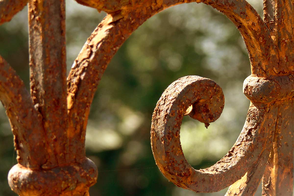 eliminare calcare e ruggine dal balcone con metodi naturali