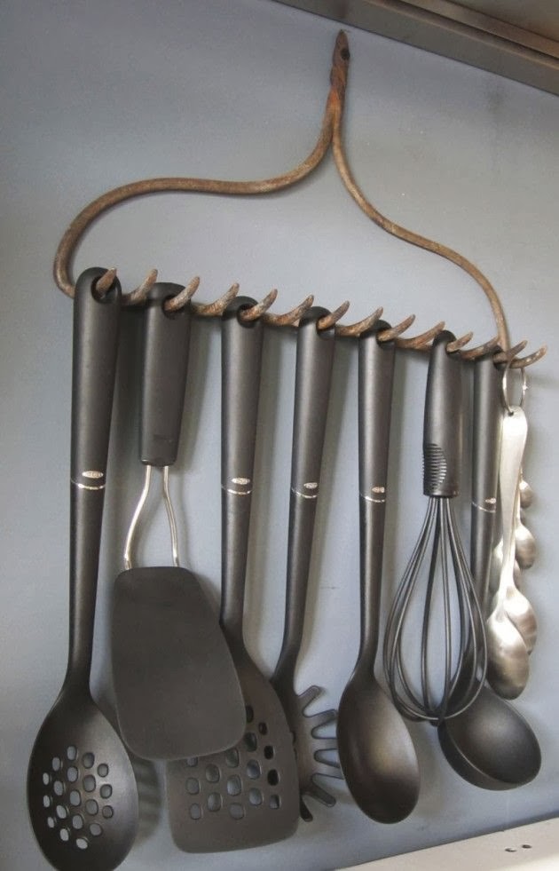 rake--kitchen-utensils-holder-wall