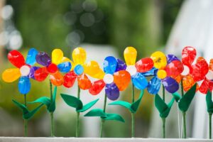 Come si possono riutilizzare le bottiglie di plastica? Ecco tante idee artistiche Come si possono riutilizzare le bottiglie di plastica.