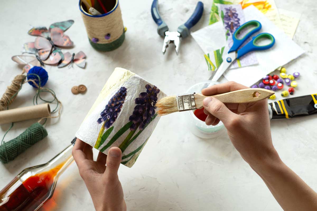 creare oggetti decorativi e utili riciclando i barattoli di latta