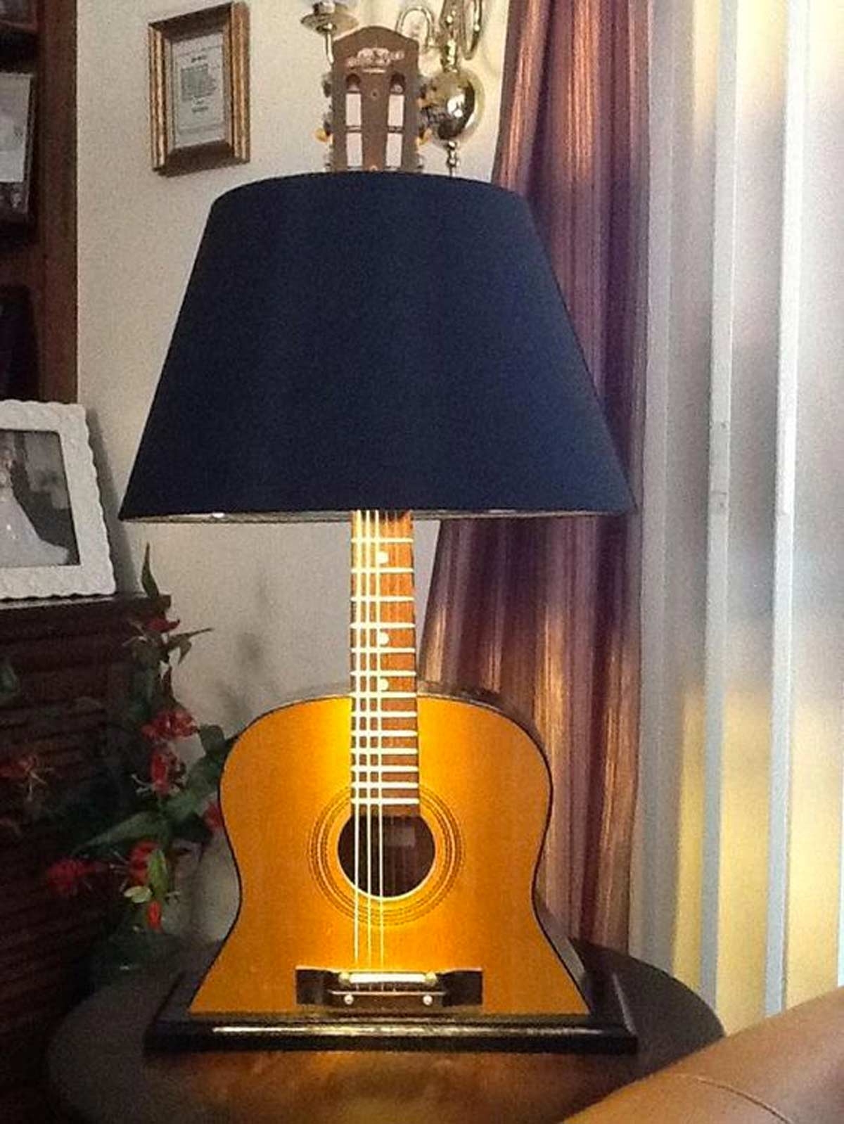 riciclo creativo vecchia chitarra