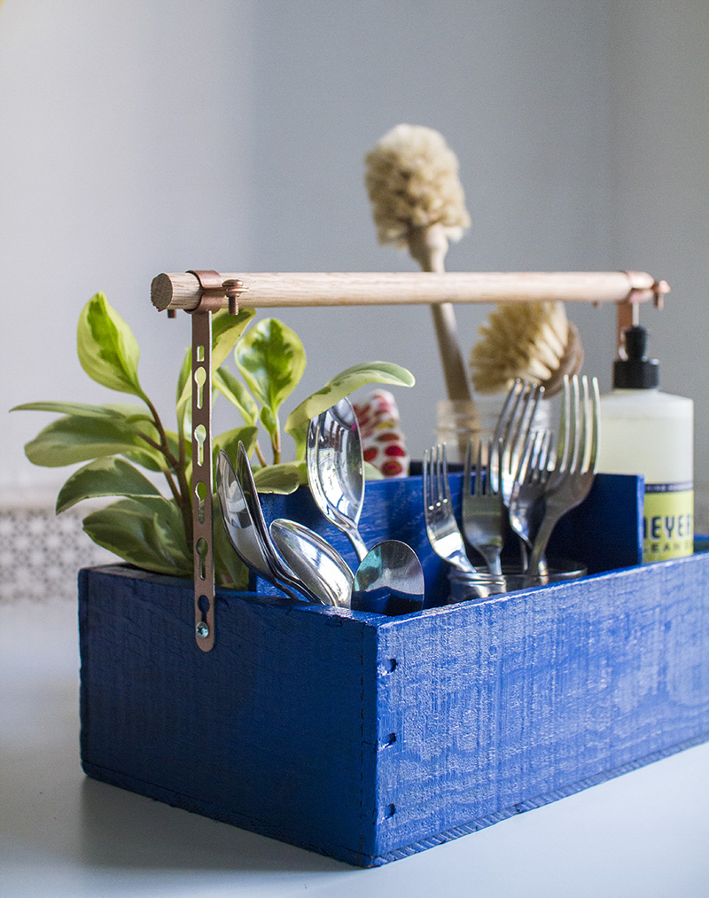 Utensil holder DIY (click through for tutorial)