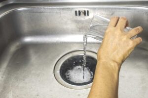 Odore nauseante dello scarico? Usa questi metodi infallibili per eliminare i cattivi odori come eliminare cattivi odori scarico lavandino.