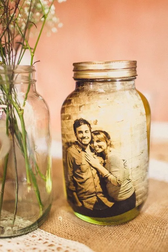 Vintage photo decor jar idea #jars #recycledjars #decoratingideas #homedecor #decorating #diy #home #decorhomeideas