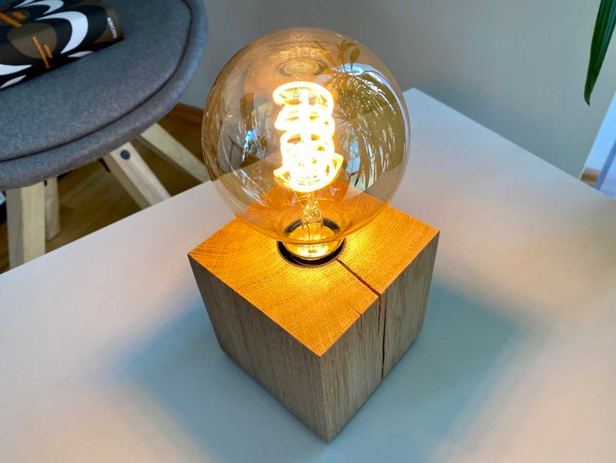 lampadina fai da te con riciclo di cubo di legno di pallet