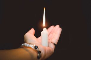 Volete fughe sempre bianche e splendenti? Provate il metodo della candela pulire fughe con metodo della candela