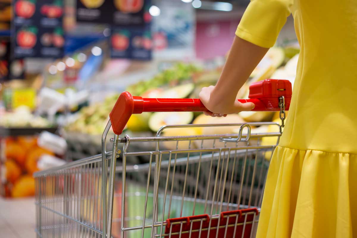 bottiglie di plastica si trasformano in buoni spesa al supermercato