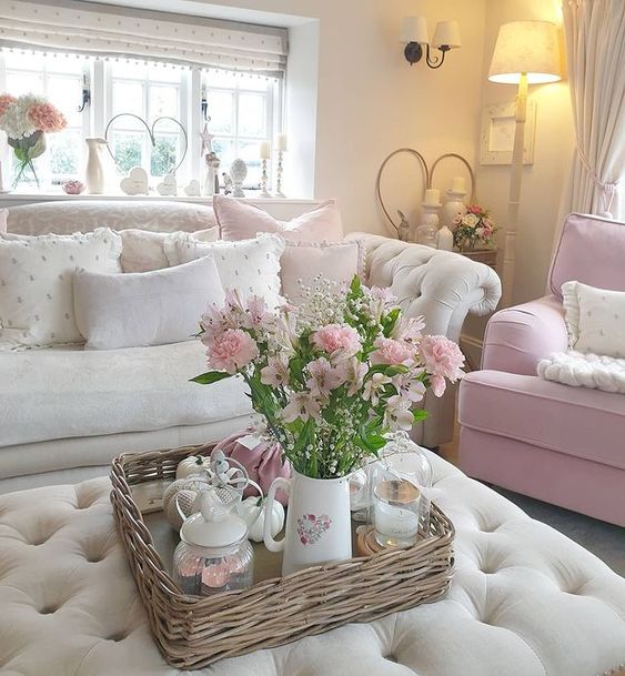 Salotto shabby chic bianco e rosa