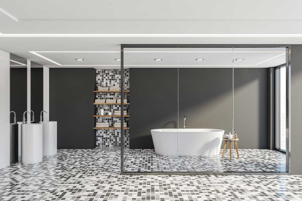 Bagno moderno con piastrelle effetto mosaico nero e bianco.