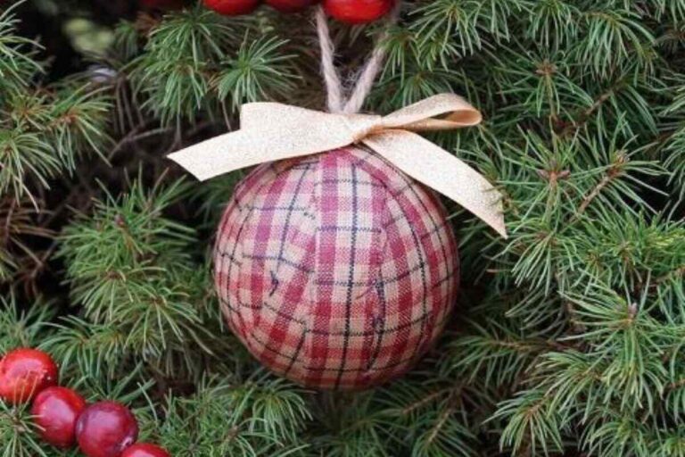 Come realizzare palline di Natale sorprendenti con il riciclo creativo