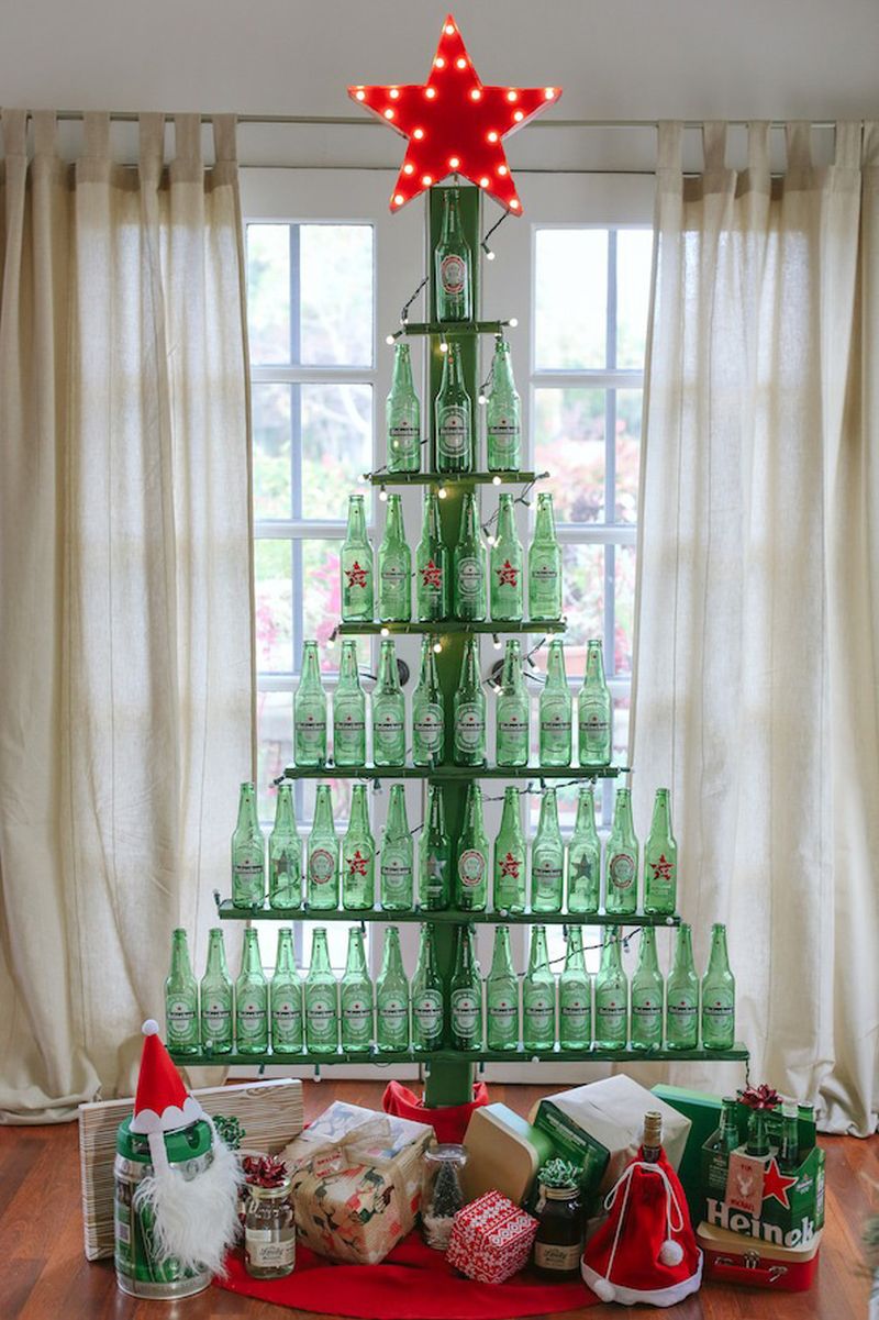 Albero di natale originale realizzato con il riciclo di bottiglie di birra.