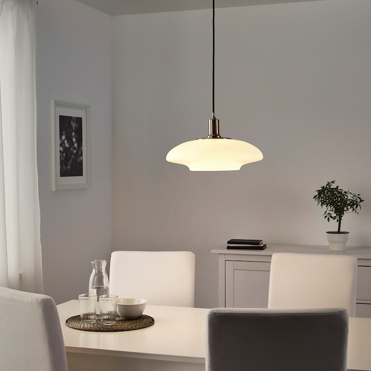illuminare il tavolo da pranzo con Lampada a sospensione TÄLLBYN di Ikea
