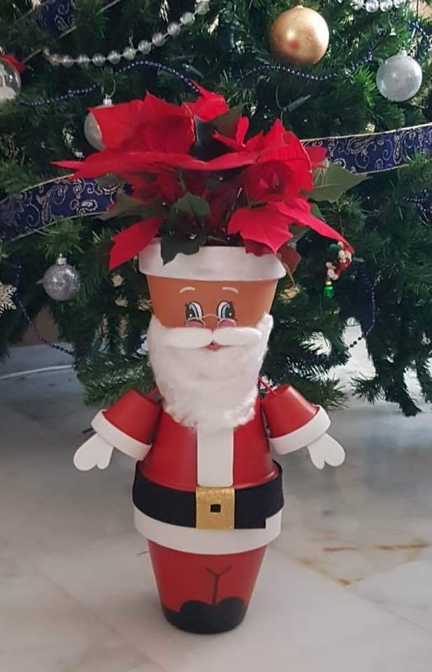 Babbo Natale con vasi in terracotta.