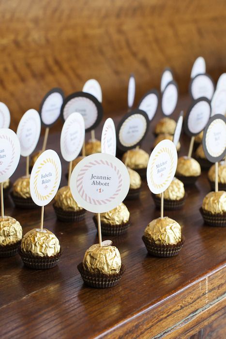 Segnaposto con cioccolatino ad un matrimonio, ideale anche per la cena di capodanno.