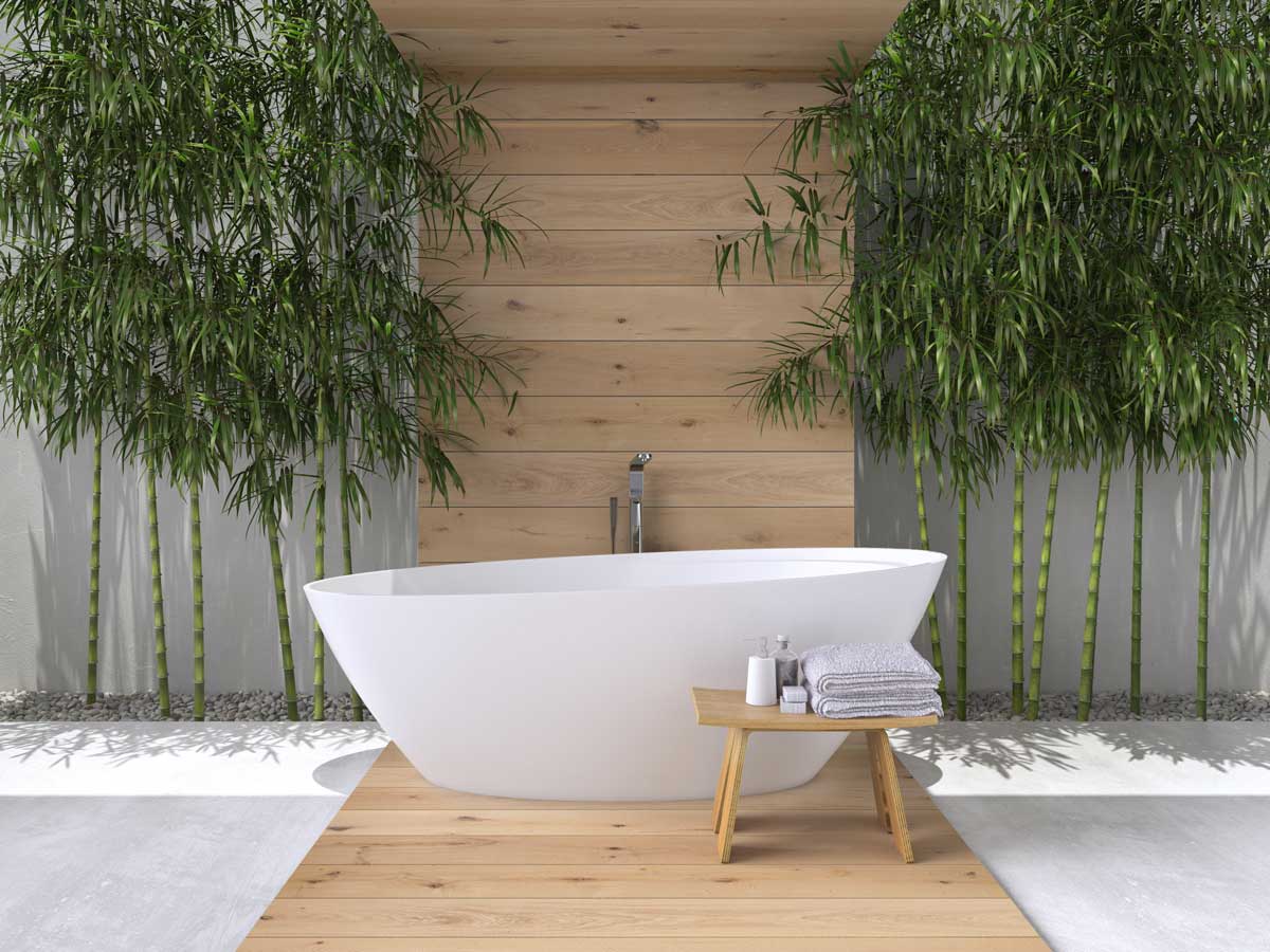 Vasca da bagno zen con canne di bambù.