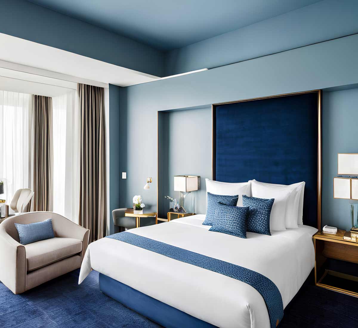 Dipingere la camera da letto in due colori azzurro e bianco.