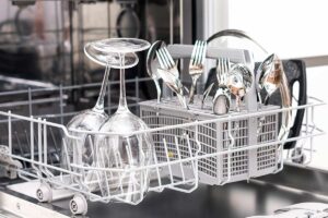 Come eliminare le macchie sui bicchieri dopo il lavaggio in lavastoviglie: i trucchi infallibili eliminare le macchie sui bicchieri dopo lavastoviglie