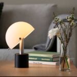 Niente presa vicina, nessun problema: la lampada IKEA che risolve gli angoli spenti