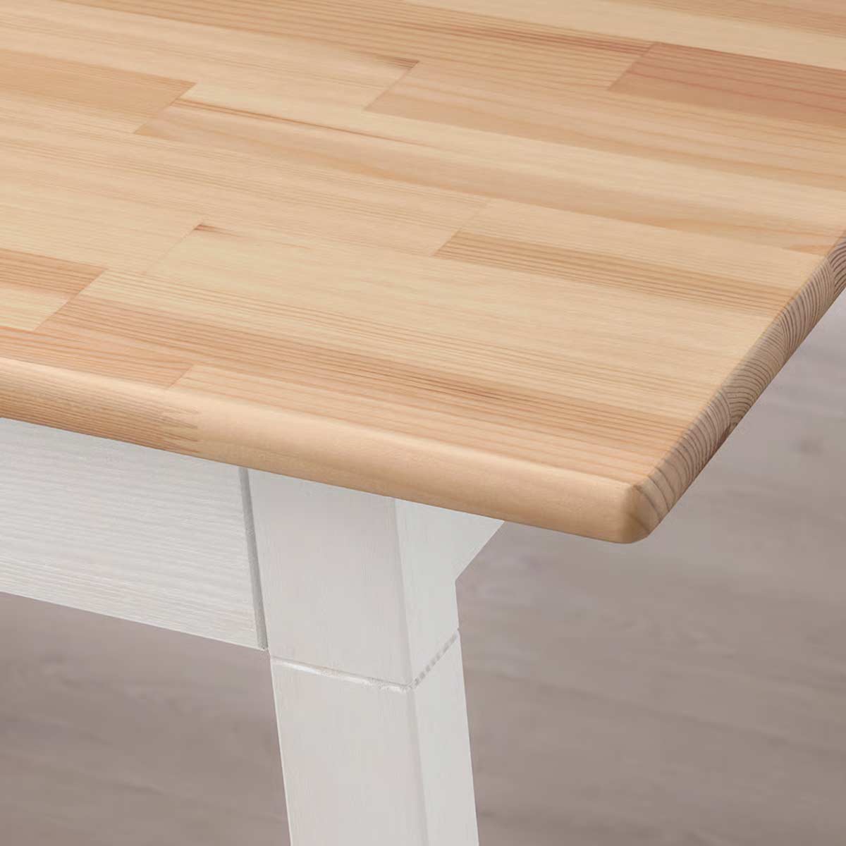 Dettaglio tavolo PINNTORP di IKEA