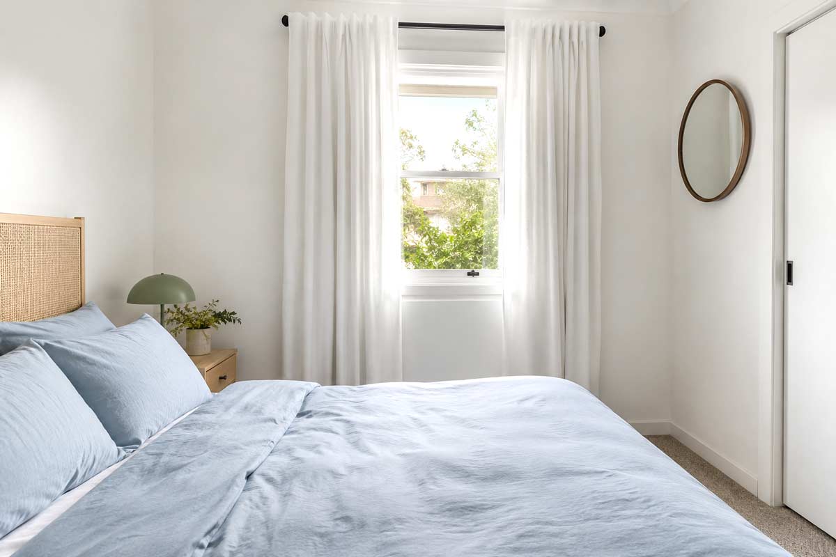 camera da letto azzurro polvere