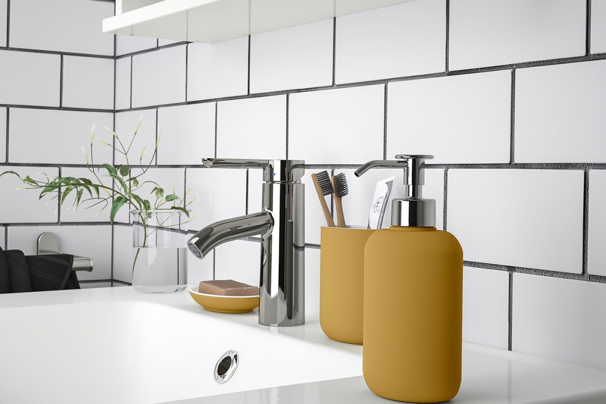 Dispenser IKEA EKOLN giallo scuro su lavabo bianco con rubinetto cromato