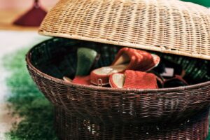 Poggiapiedi contenitore IKEA PS 2026 in rattan marrone rosso