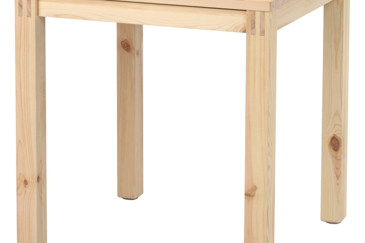 Tavolo IKEA PS 2026 in pino massiccio con formato quadrato da due persone