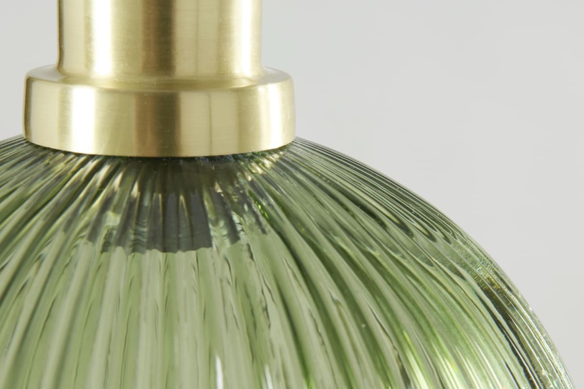 Dettaglio del vetro rigato verde della lampada Omaja