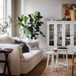 Soggiorno luminoso con tappeto IKEA LOHALS in iuta naturale