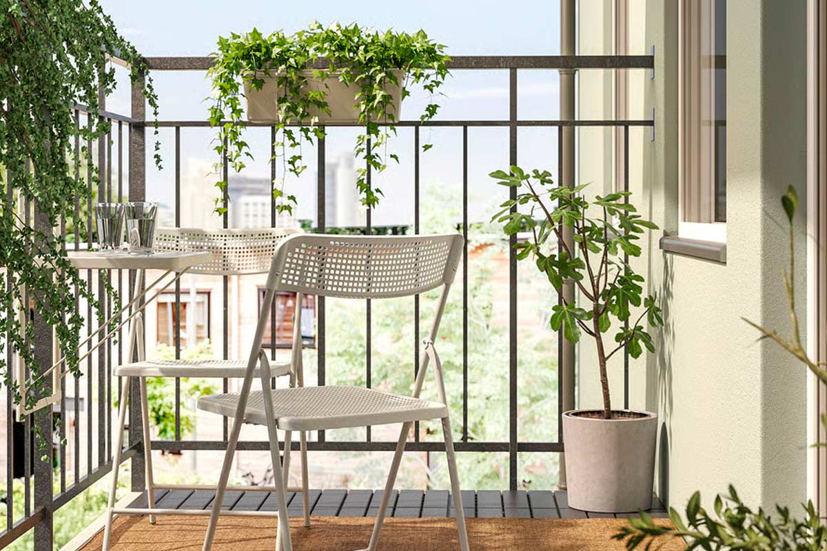 Il tavolo IKEA da 19,95 euro che rende utile anche un balcone minuscolo