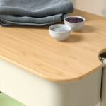 Carrello IKEA RÅSKOG NORRÅVA beige con piano in bambù
