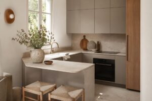 Cucina tonale 2026 con colori mushroom e taupe