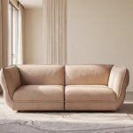 Divano Crush Maisons du Monde beige in soggiorno luminoso