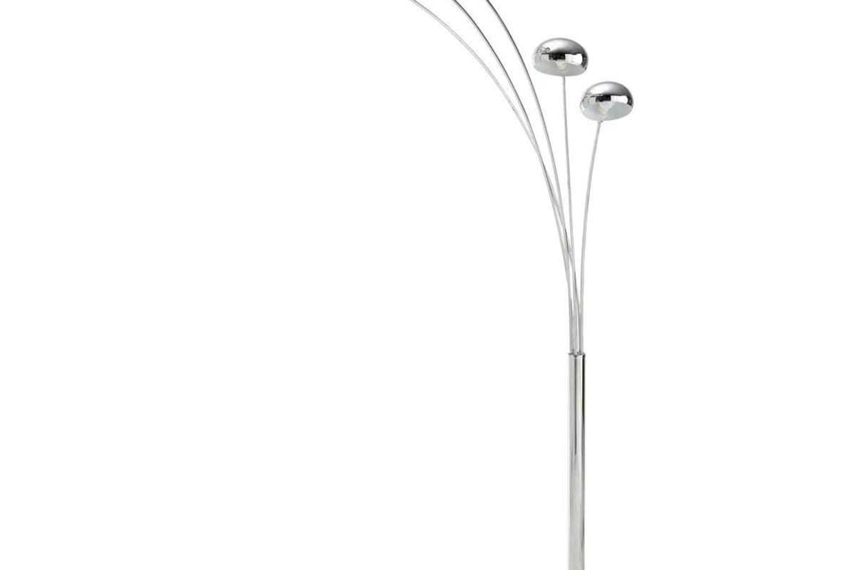 Lampada da terra Octopus in metallo cromato su fondo chiaro
