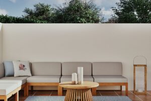 Tavolino Baya Maisons du Monde in legno di acacia su terrazzo con divano da esterno