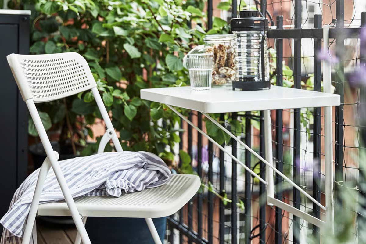 Tavolino IKEA salvaspazio per il balcone