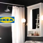 Bagno con mobile a specchio HEMNES IKEA bianco sopra il lavabo