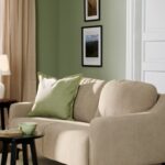 Divano GULLVALLA IKEA grigio beige in un soggiorno moderno