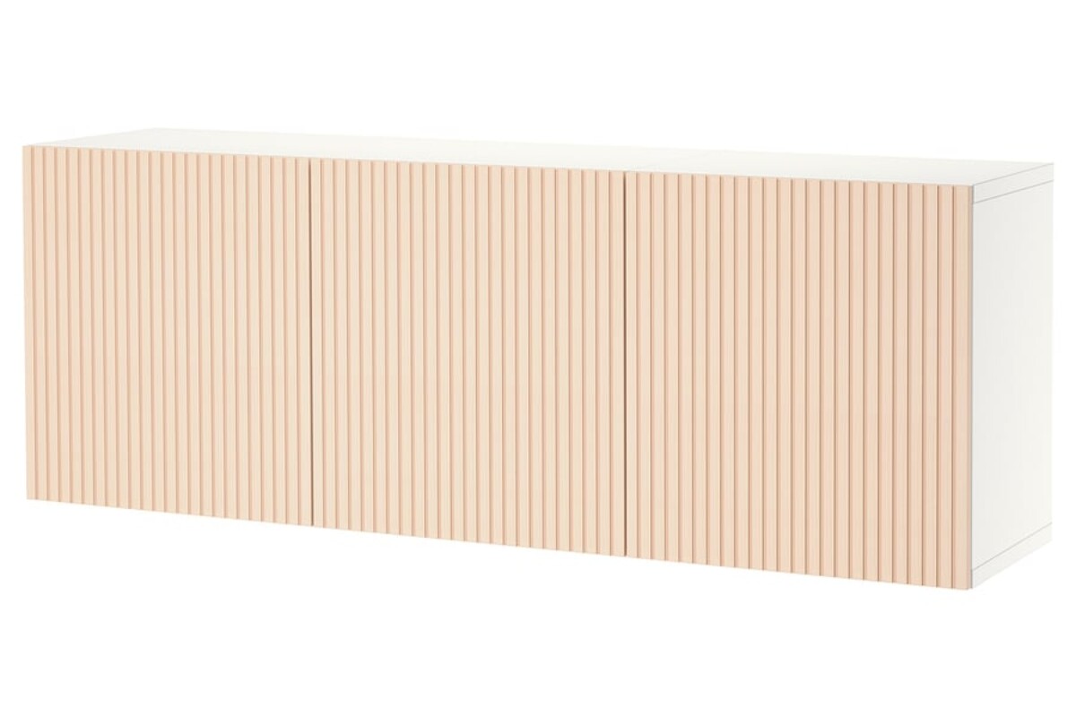 Combinazione sospesa IKEA BESTÅ bianca con frontali BJÖRKÖVIKEN in legno chiaro